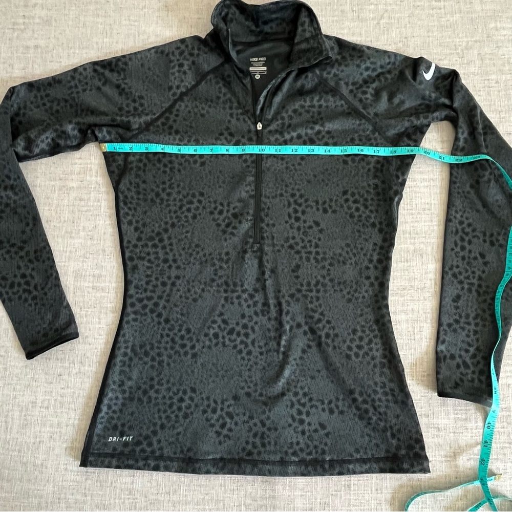 Nike Pro 1/2 Zip Running Shirt Women M Grey Black Digital Print Thumb Holes Walk